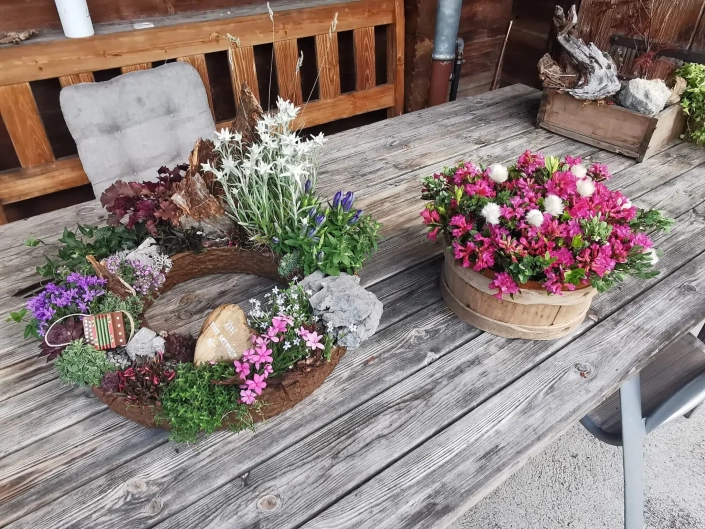 Dekor mit Bergflor